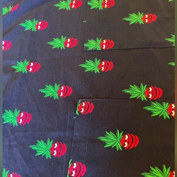 Med couture pineapple scrub top Large - Picture 3 of 3